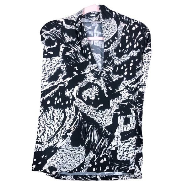 Chicos Womens Blouse Black White Abstract Easywear Faux Wrap Sleeveless 1 (M) - Picture 1 of 11